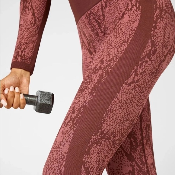 Fabletics Burgundy
Snakeskin High Waisted
Seamless Leggings Size
M - Picture 5 of 7